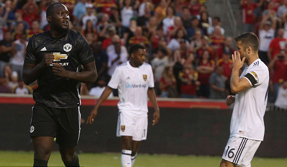 Tân binh M.U Lukaku lần đầu nổ súng