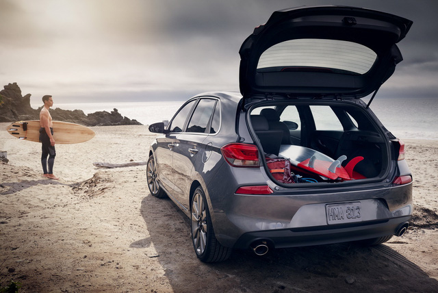 Xe gia đ&igrave;nh Hyundai Elantra GT 2018 c&oacute; gi&aacute; 460 triệu đồng - Ảnh 4.