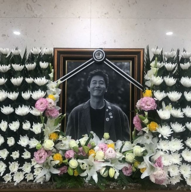 Nhiều sao Hàn tiễn đưa Kim Joo Hyuk