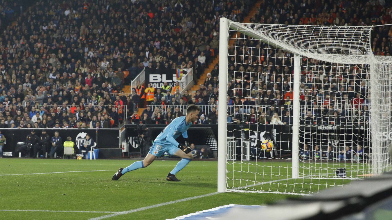 Nhà cái công nhận bàn của Messi, trả tiền cho người đặt cược - Ảnh 3.
