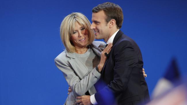 B&agrave; Brigitte được cho l&agrave; gi&uacute;p &ocirc;ng Macron chuẩn bị những b&agrave;i ph&aacute;t biểu quan trọng. Ảnh: AP