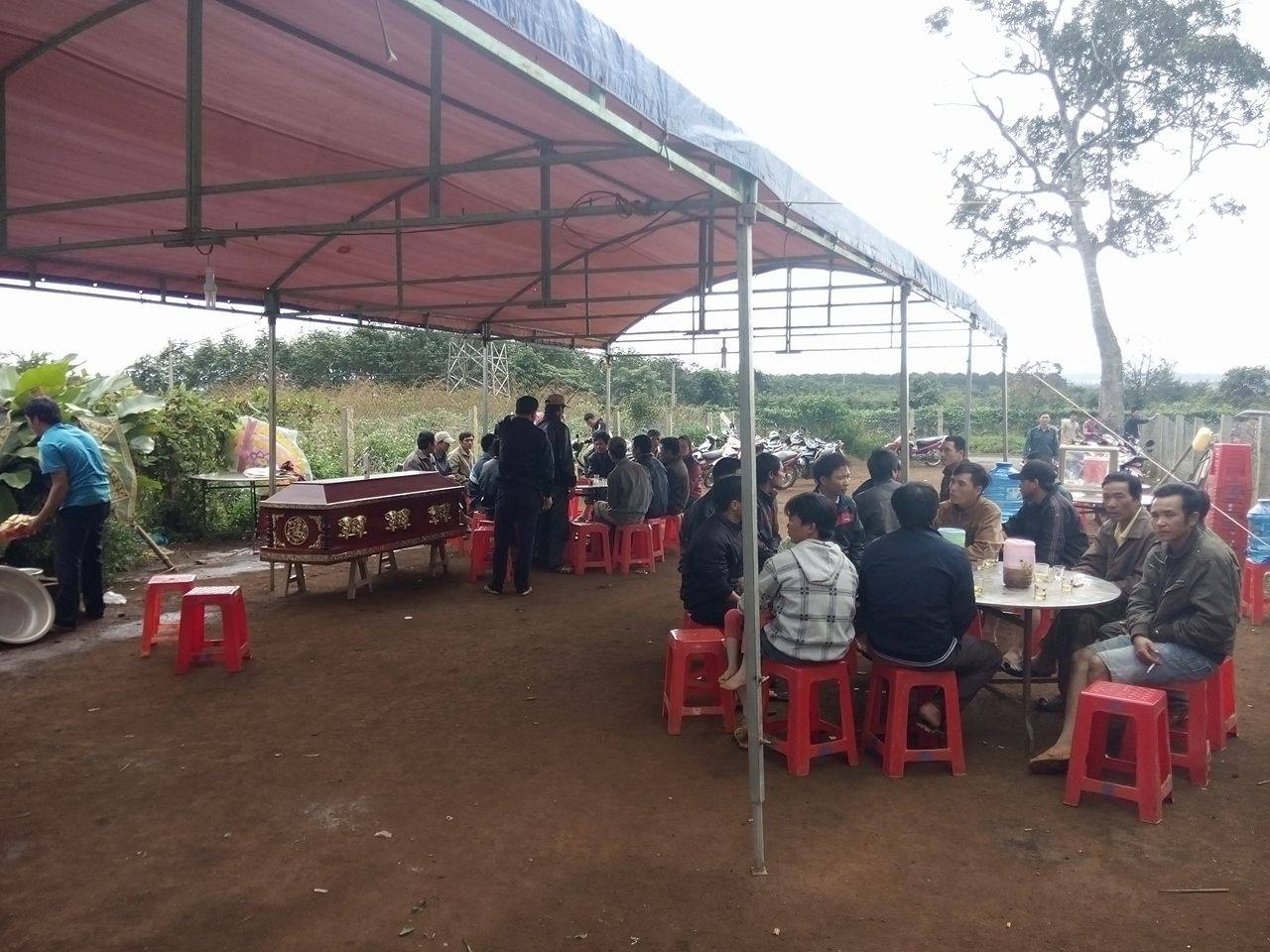 Tổ chức tang lễ cho anh Quốc