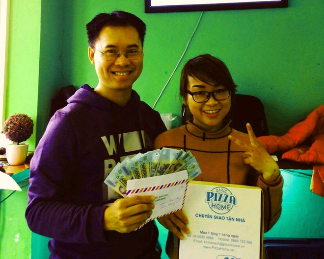Ăn hết bánh pizza khổng lồ trong 37 phút, nhận 5 triệu đồng