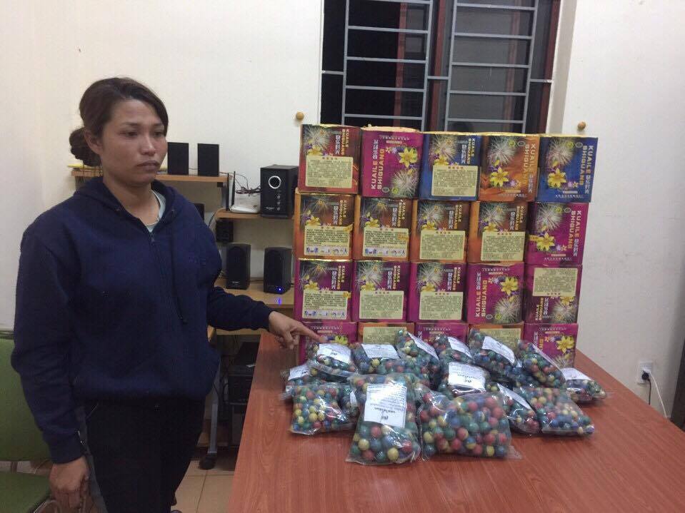 Bắt thai phụ đi buôn pháo lậu trong đêm