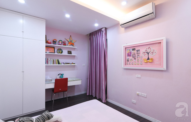 Ngoài hệ tủ chính, phòng ngủ này còn có thêm một tủ đồ phụ.