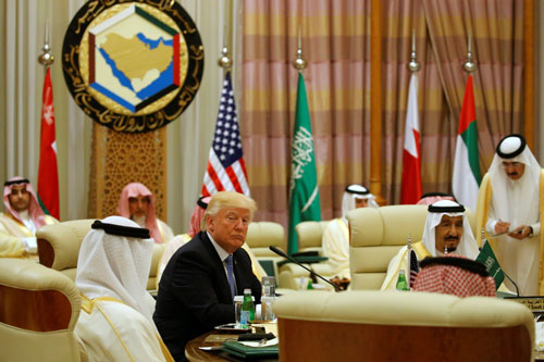Tổng thống Trump xoa dịu người Hồi giáo