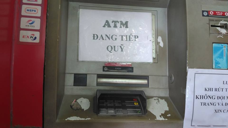 Hết kẹt tàu xe, dân Sài Gòn lại khổ vì ATM hết tiền