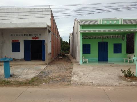 2 căn nhà nhỏ của ông Lến và ông Lé