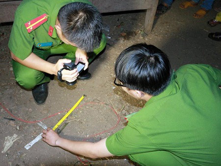 Anh trai dùng giáo 2 m đâm chết em ruột