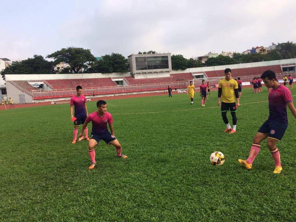 CLB Sài Gòn khai xuân với trò “đá xà ngang, nhận lì xì”