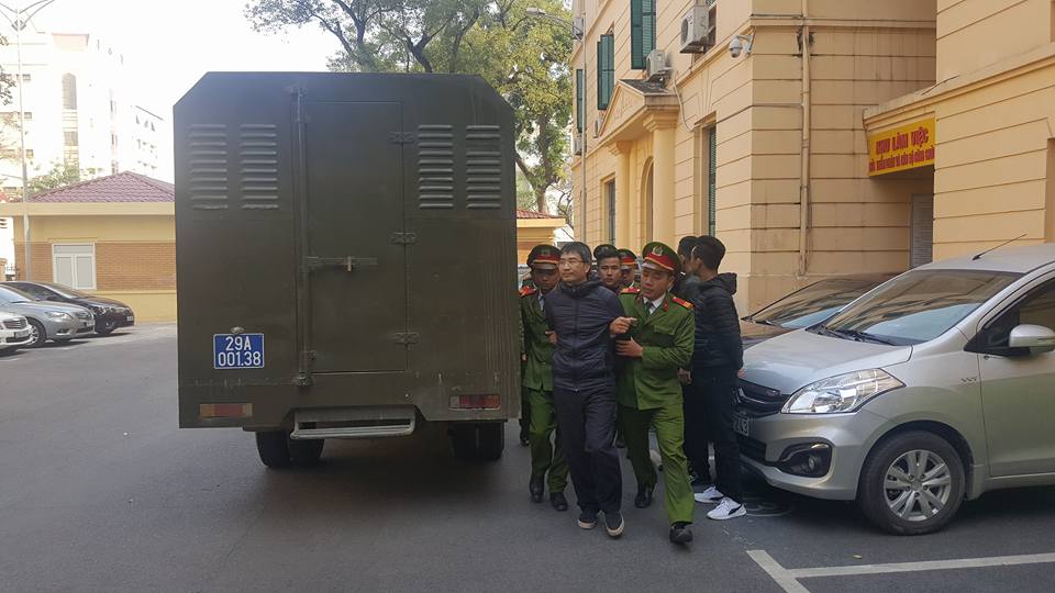 Bị cáo Giang Kim Đạt bị dẫn giải đến toà