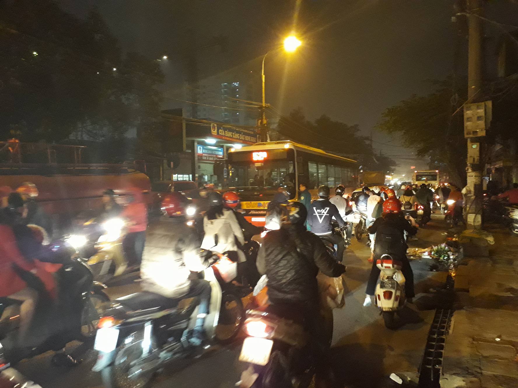 Đường Minh Khai, nơi có trụ sở xảy ra vụ cháy