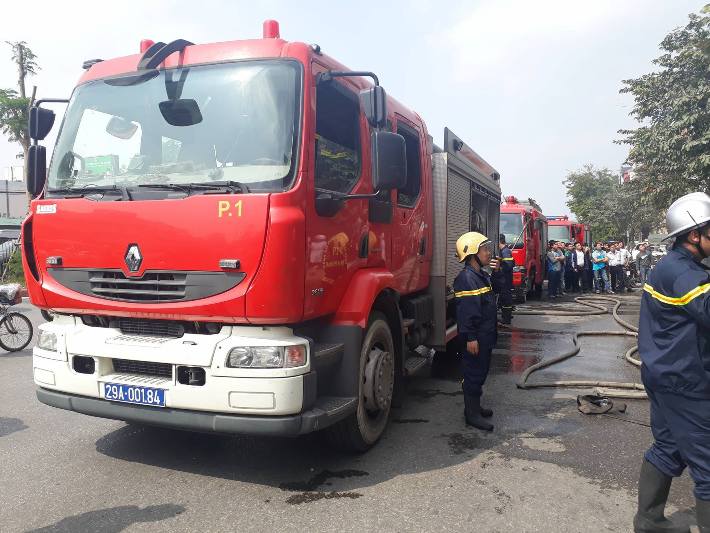 Hà Nội: Lại xảy ra cháy trên phố, nhiều người hoảng sợ