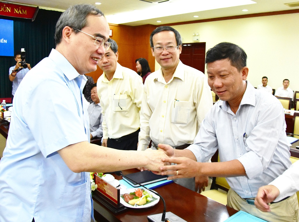 TP HCM: Đặt h&agrave;ng c&aacute;c quận, huyện xử l&yacute; vấn đề b&aacute;o ch&iacute; n&ecirc;u - Ảnh 3.