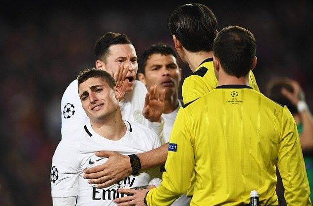 180.000 chữ ký đòi đá lại trận Barca – PSG
