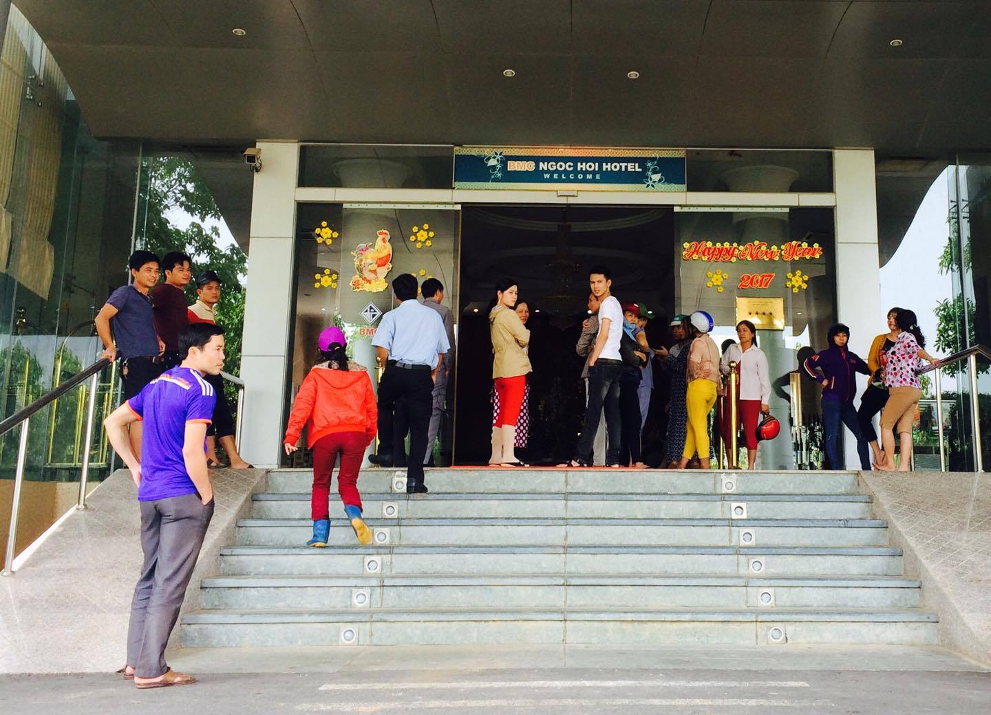Một hiệu phó tử vong trong khách sạn