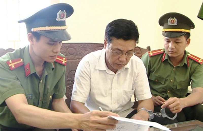 Cơ quan an ninh bắt Phó chủ tịch xã lập hồ sơ khống