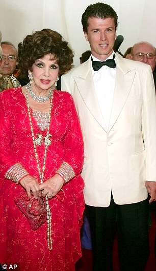 Gina Lollobrigida v&agrave; phi c&ocirc;ng trẻ thuở mặn nồng