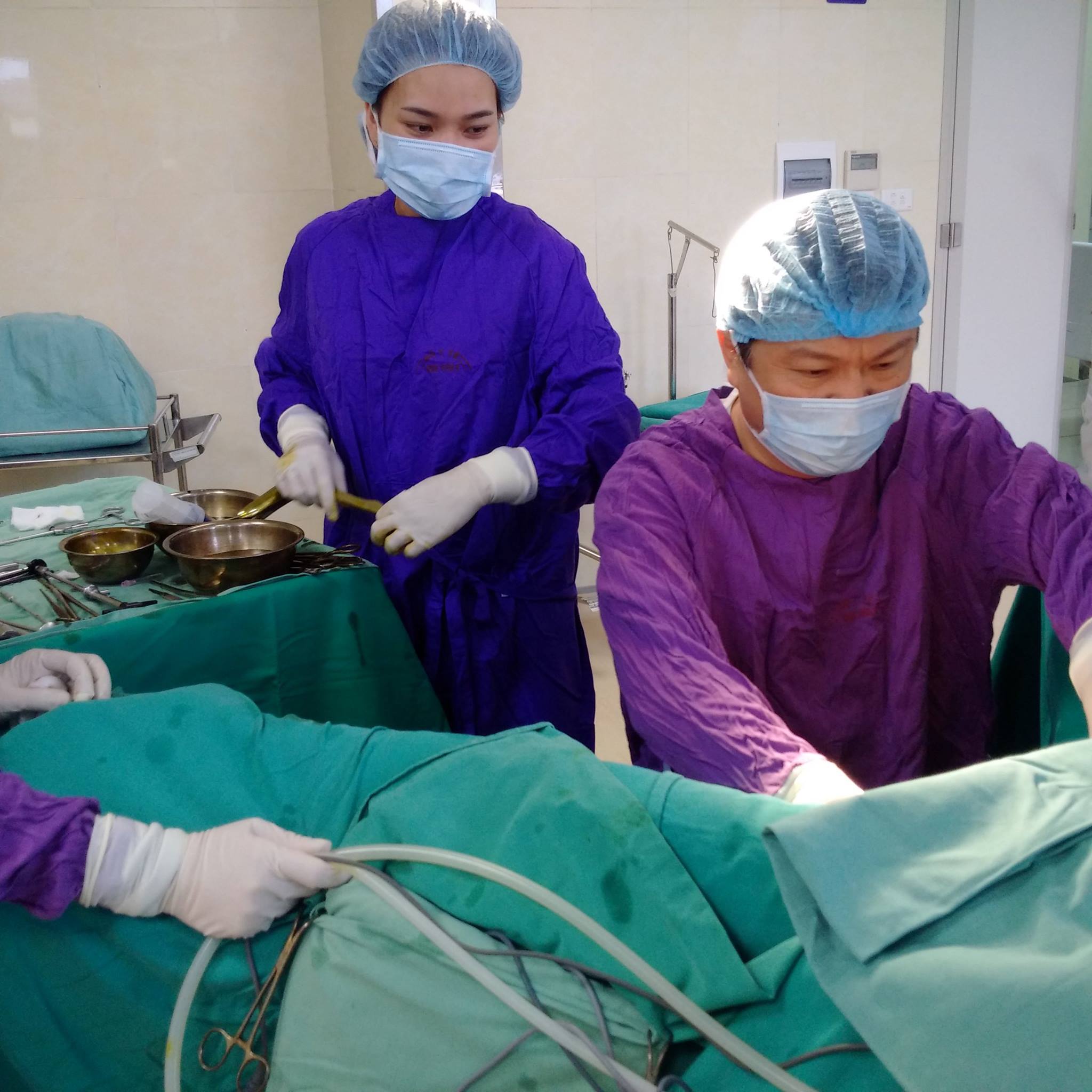 Cô gái mang cả 2 bộ phận sinh dục nam và nữ