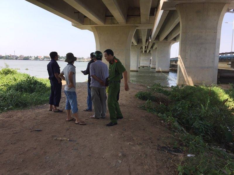 Phát hiện xác thanh niên trôi trên sông Đồng Nai
