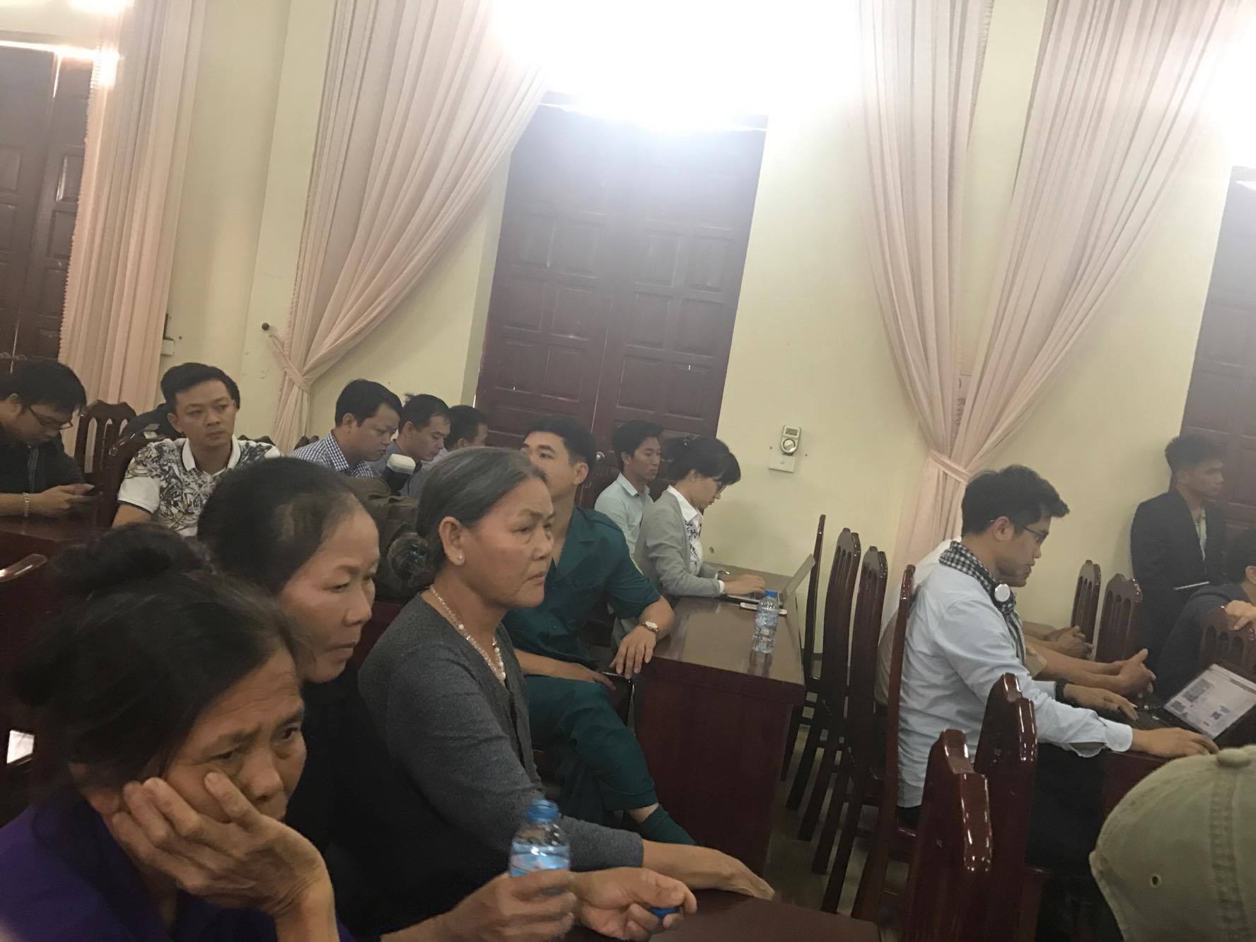 
Người d&acirc;n dự buổi đối thoại
