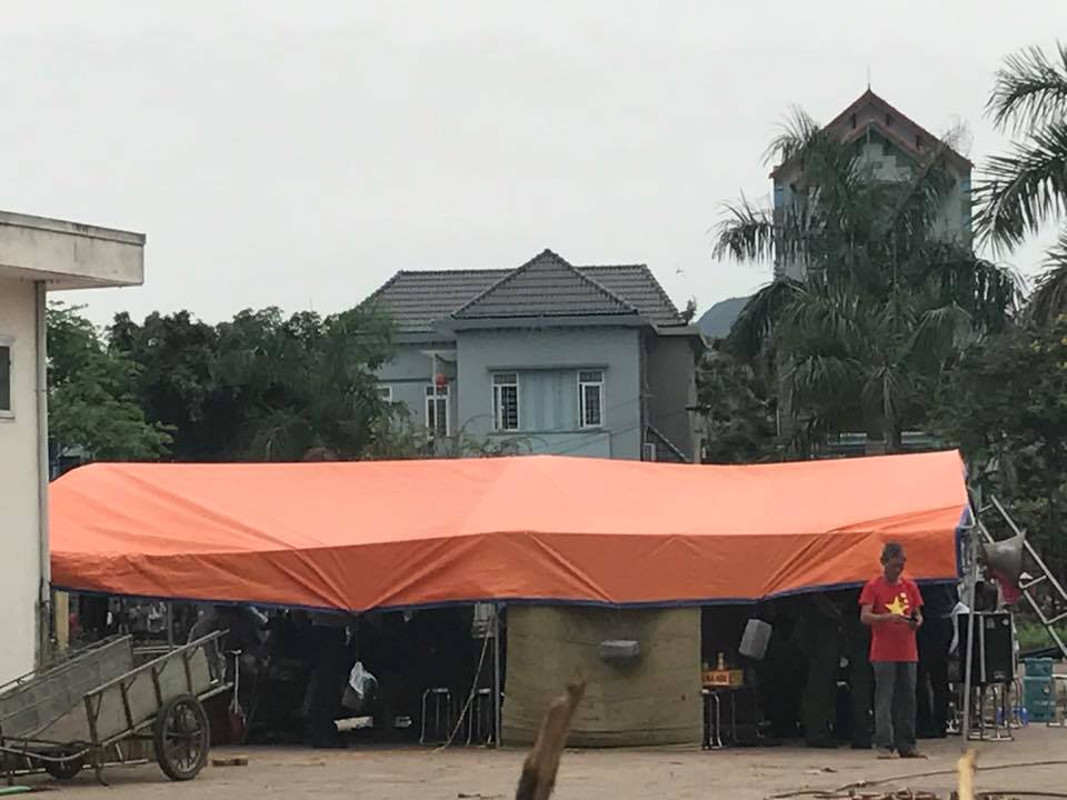 Nơi Chủ tịch Nguyễn Đức Chung v&agrave; đại diện người d&acirc;n v&agrave;o l&agrave;m việc tại khu vực nh&agrave; văn h&oacute;a th&ocirc;n Ho&agrave;nh