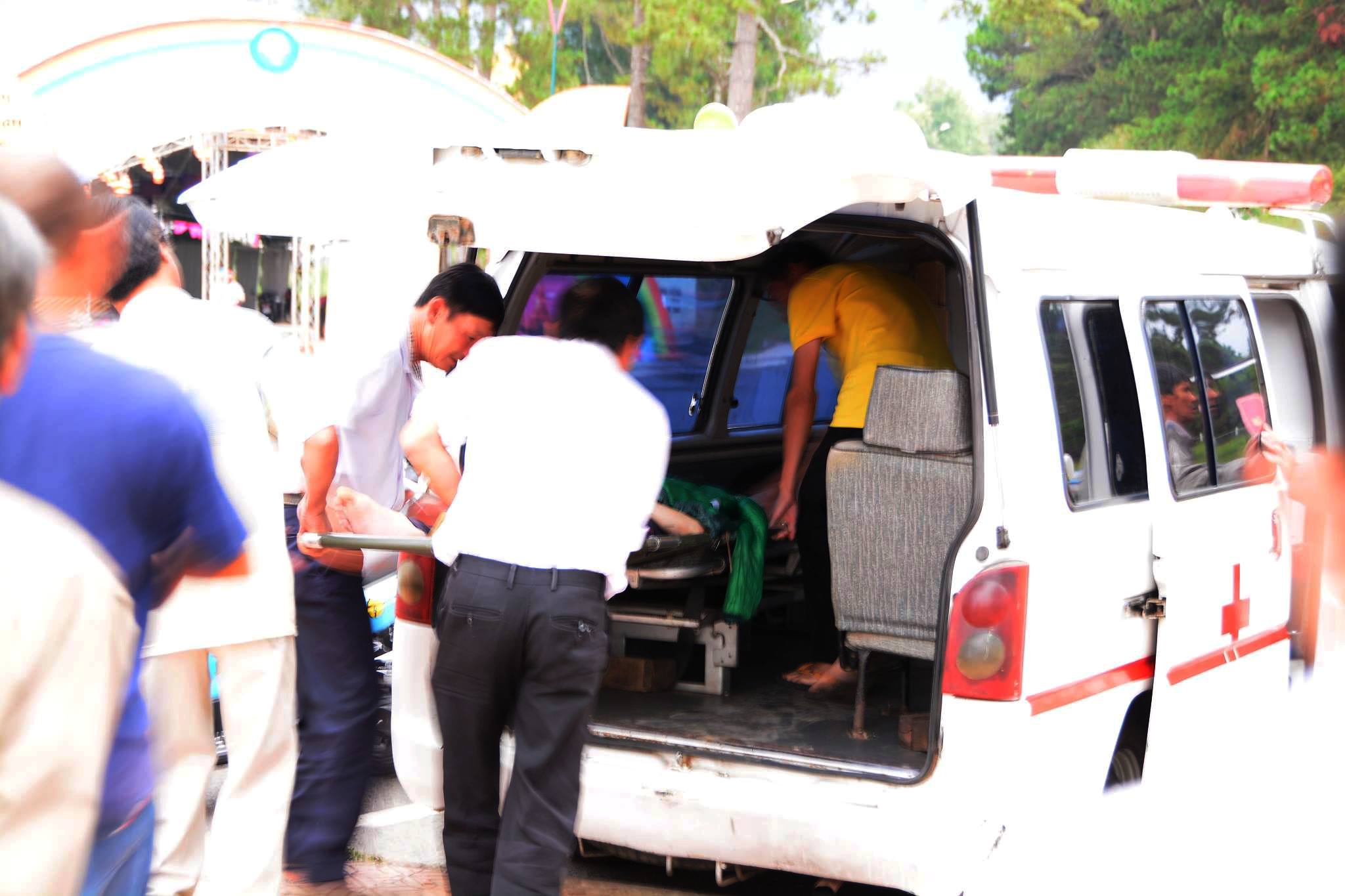 Bất lực nhìn một phụ nữ nhảy hồ Xuân Hương tự tử
