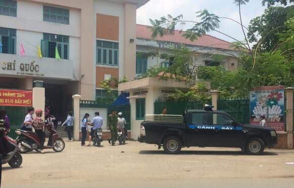 Hỗn chiến, nữ sinh lớp 6 rút hung khí đâm nhiều người