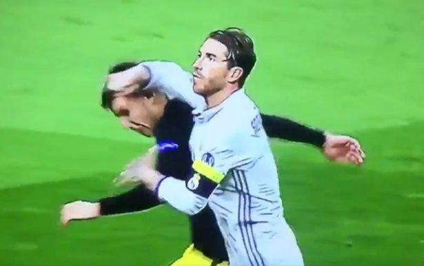 Ramos chơi tiểu xảo nhưng thoát thẻ đỏ