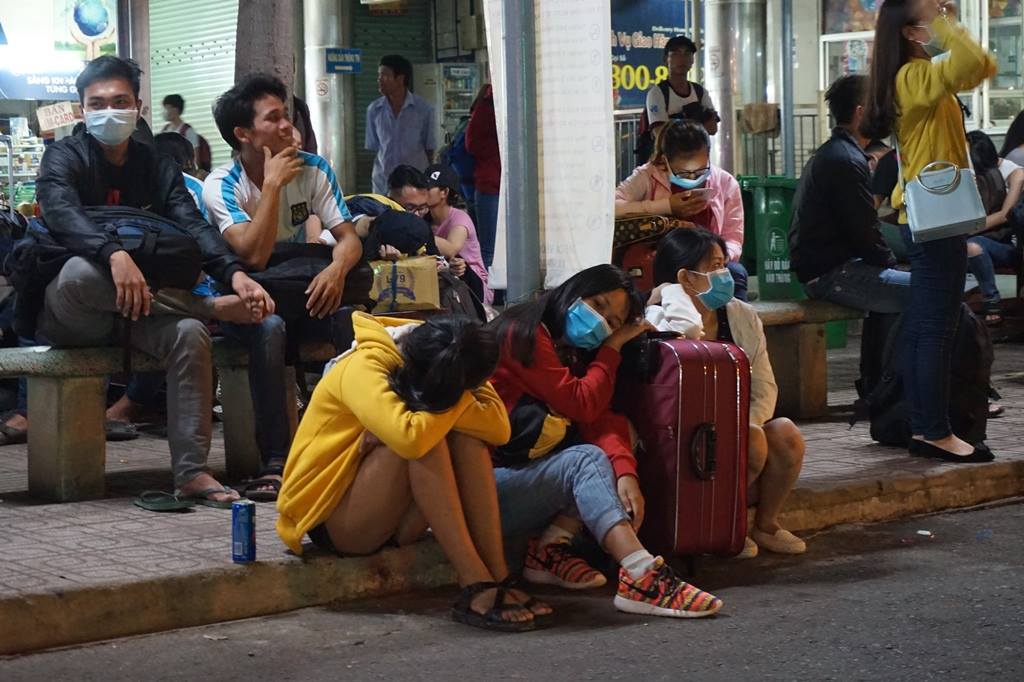Vật vã trở lại Sài Gòn sau lễ