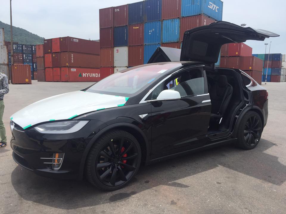 "Siêu SUV điện" Tesla Model X đầu tiên về Việt Nam