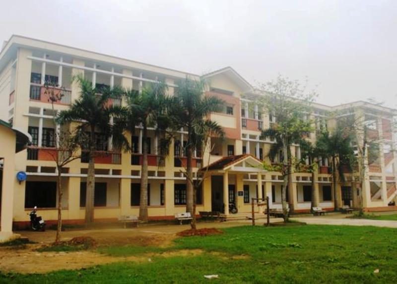 Nam sinh cấp 3 bị bạn cầm dao đâm chết