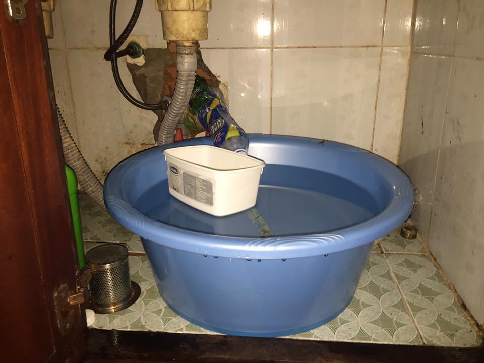 Cấp nước ở Thủ Đức: Năn nỉ thì cho vài giọt? - Ảnh 2.