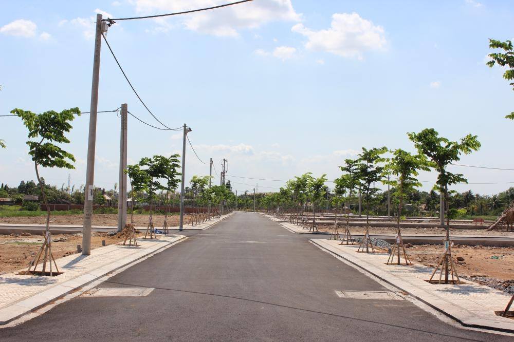 Sốt gi&aacute; đất nền: L&agrave;m sao tho&aacute;t khỏi bẫy của giới đầu nậu? - Ảnh 1.