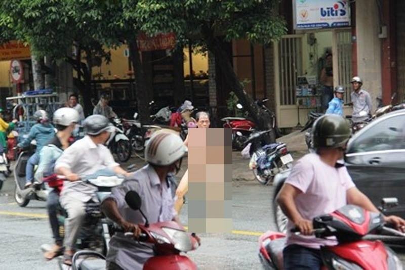 Gã đàn ông bất ngờ "thoát y" và làm càn ở Bình Thạnh