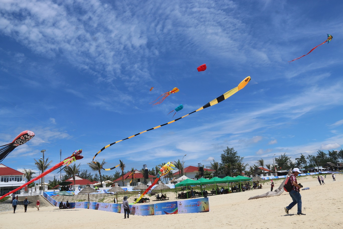 Đắm ch&igrave;m với những m&agrave;n tr&igrave;nh diễn tại Festival Diều quốc tế - Ảnh 20.