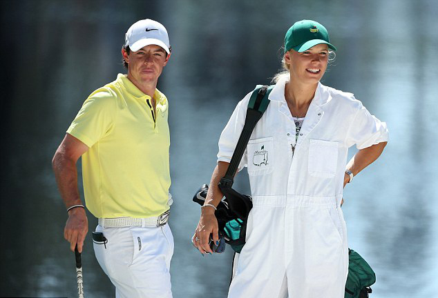 
Caroline Wozniacki đ&atilde; tham gia c&ugrave;ng Rory McIlroy ở The Par 3 Contest
