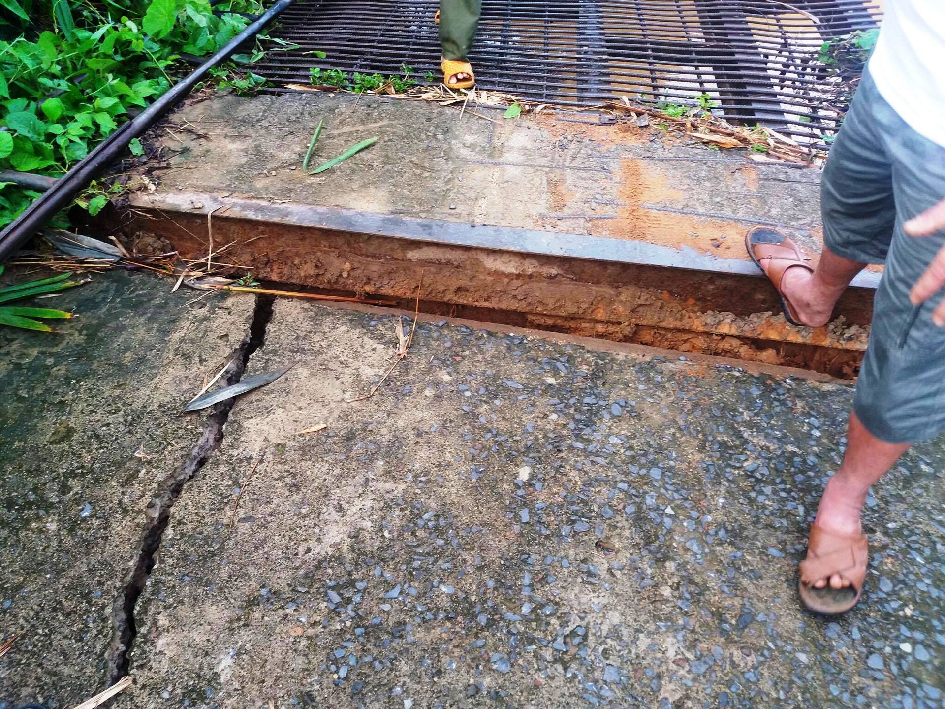 L&acirc;m Đồng: Sập cầu trong đ&ecirc;m, h&agrave;ng chục hộ d&acirc;n bị chia cắt - Ảnh 2.