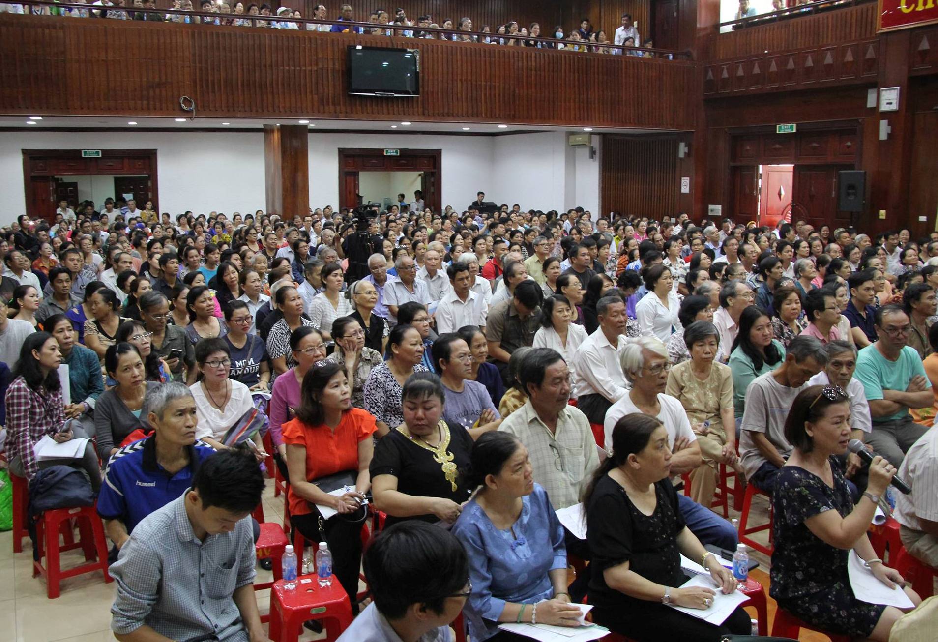 Người dân khu Mả Lạng đối thoại cùng ông Đoàn Ngọc Hải - Ảnh 1.