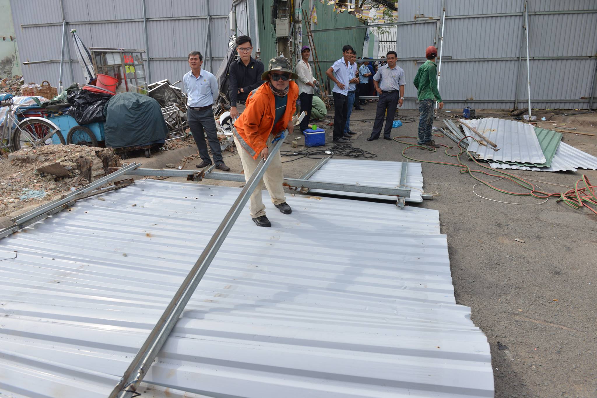 Giải phóng hoàn toàn khu vực chung cư Cô Giang - Ảnh 2.