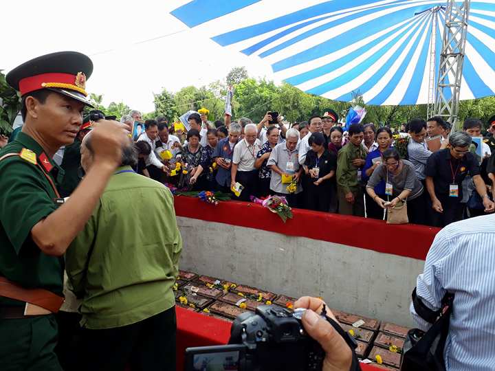 Các ông Trương Tấn Sang, Nguyễn Tấn Dũng dự lễ truy điệu liệt sĩ - Ảnh 1.