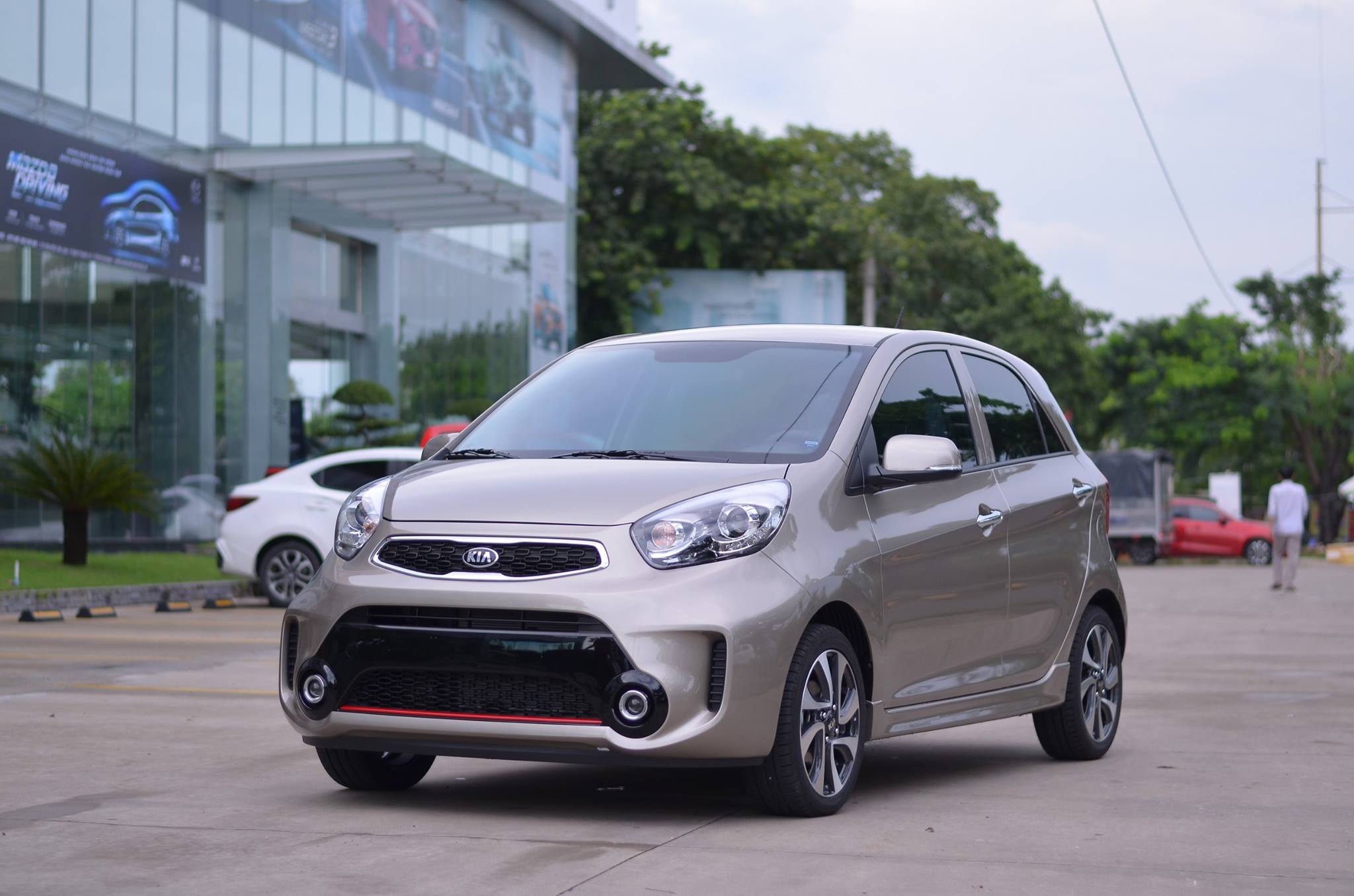 Li&ecirc;n tục giảm gi&aacute;, &ocirc; t&ocirc; cỡ nhỏ ng&agrave;y c&agrave;ng rẻ - Ảnh 1.