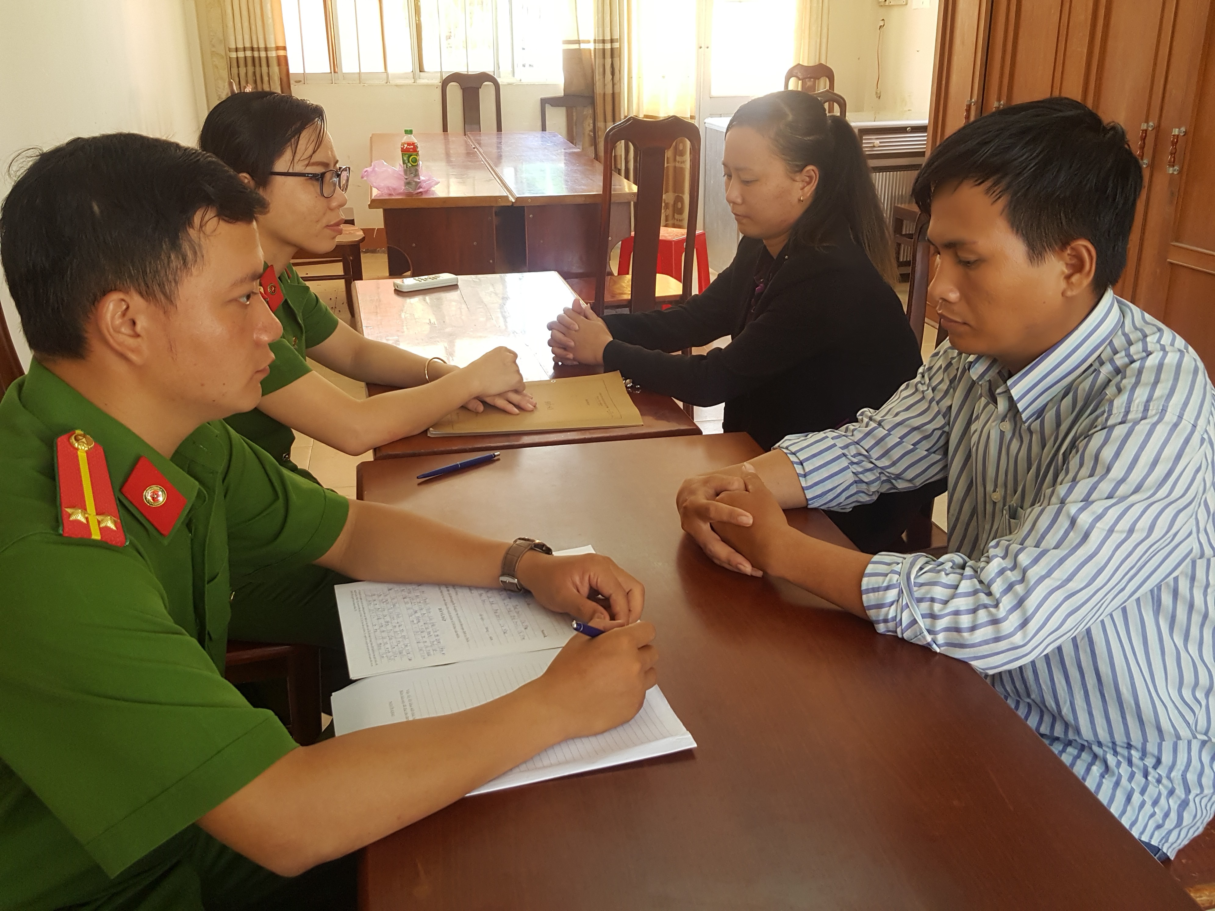 Bắt 3 đối tượng giở "chiêu" lừa nông dân thuê đất