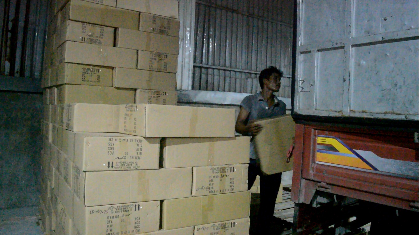 Hàng chục ngàn đèn led nhập lậu Trung Quốc bị thu giữ trước khi được phân phối ra thị trường.