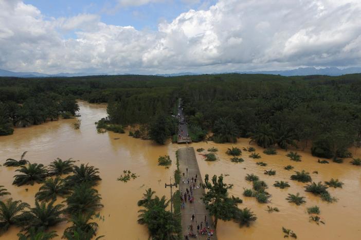 Thái Lan: Kẹt xe kéo dài 200 km