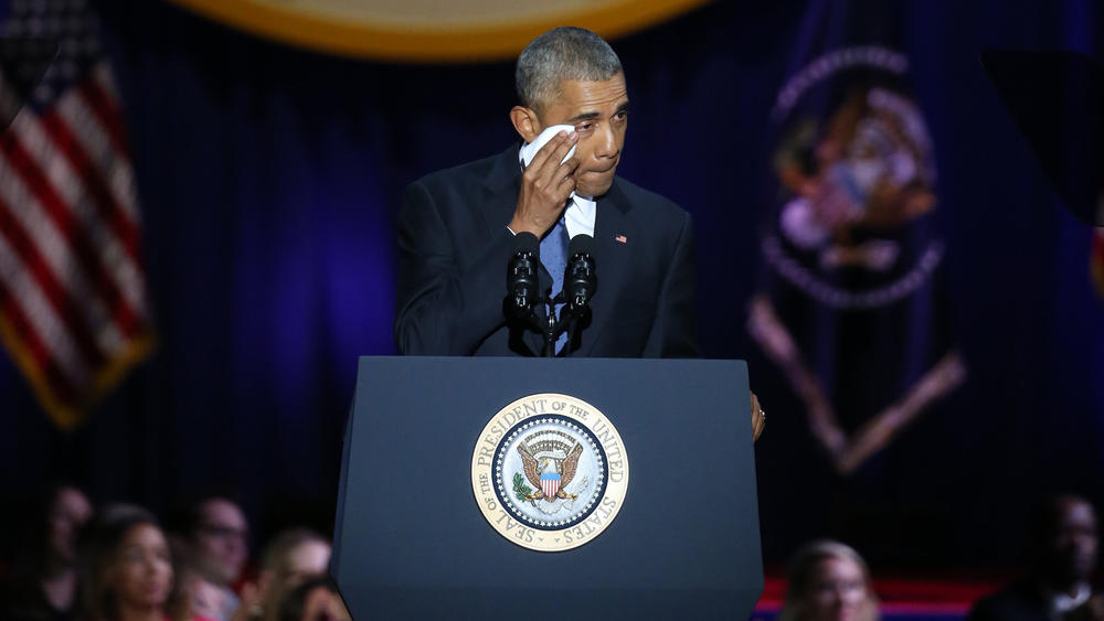 Ông Obama lau nước mắt sau lời nhắn dành cho vợ