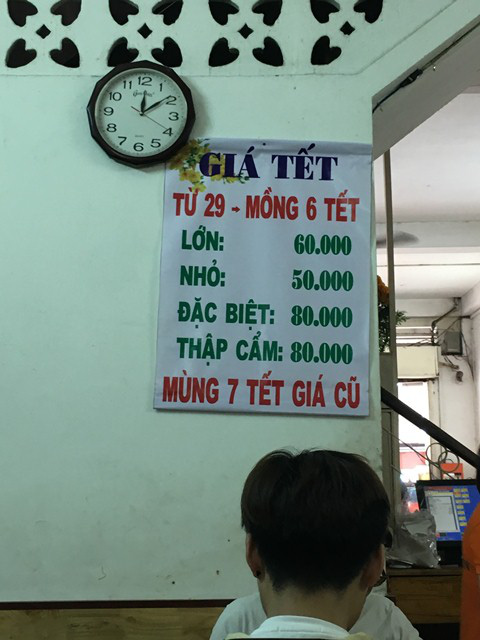 Đ&acirc;y l&agrave; cơ hội cho c&aacute;c h&agrave;ng qu&aacute;n kh&ocirc;ng nghỉ Tết c&oacute; dịp hốt bạc.