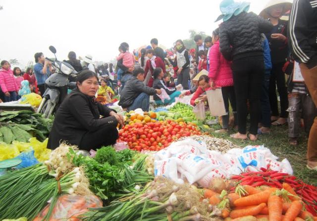 
Sản vật qu&ecirc; được đem đến phi&ecirc;n chợ
