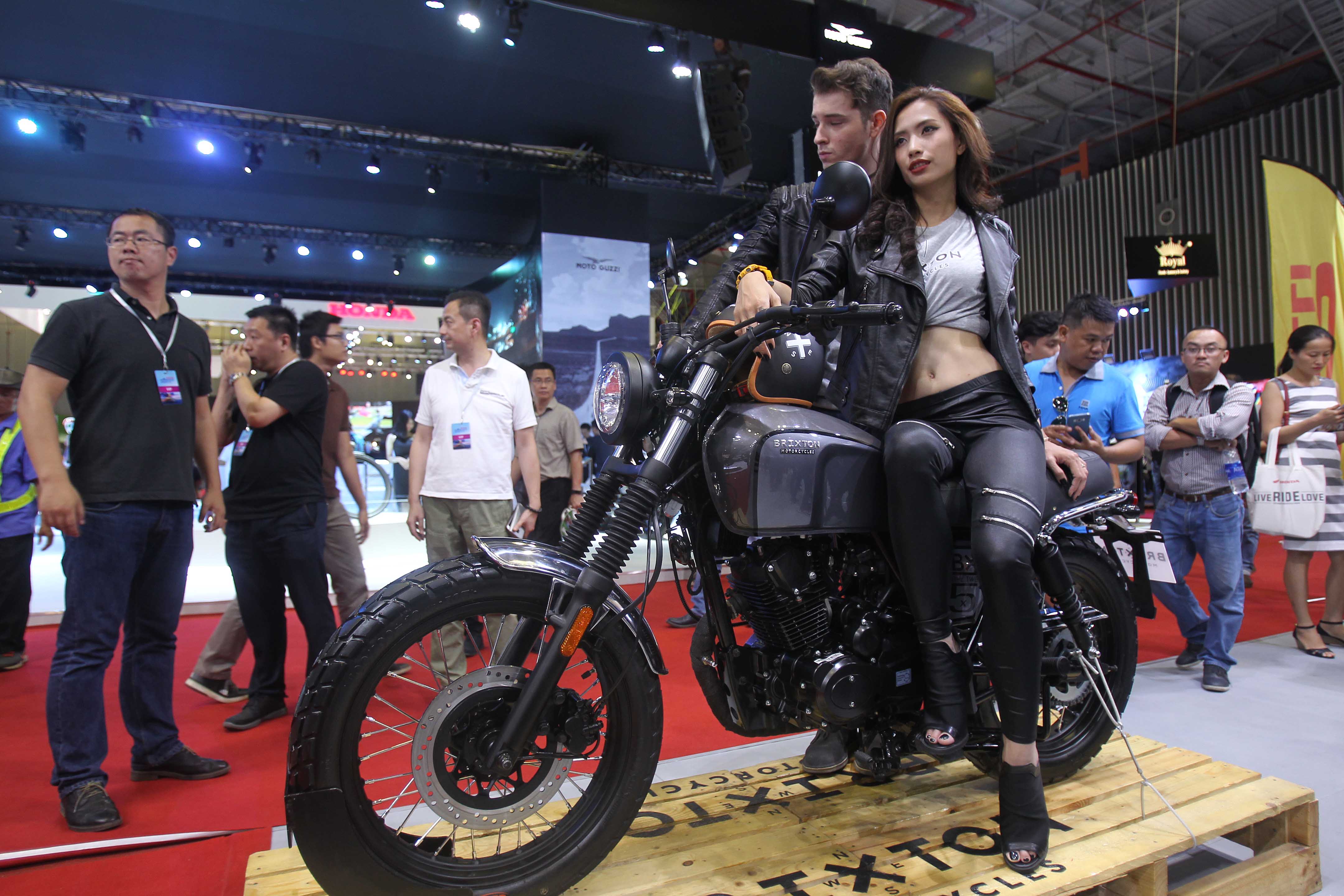 Mô tô cổ điển gây sốt tại Motor show 2017