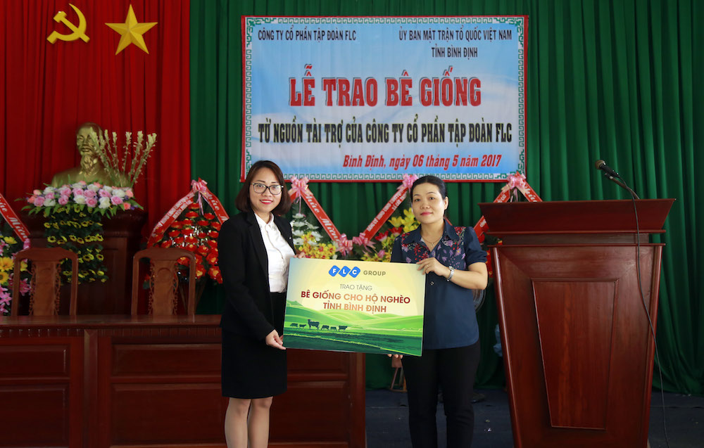 Tập đoàn FLC trao bê giống cho người dân Bình Định - Ảnh 2.